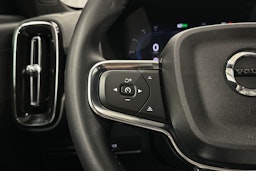 sininen Volvo XC40 2023 kuva 14.