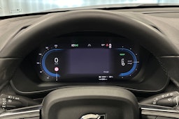 sininen Volvo XC40 2023 kuva 16.