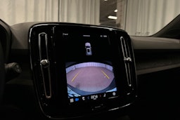 sininen Volvo XC40 2023 kuva 17.