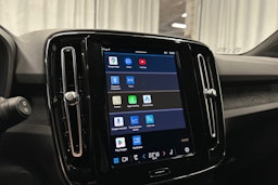 sininen Volvo XC40 2023 kuva 19.