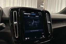 sininen Volvo XC40 2023 kuva 20.