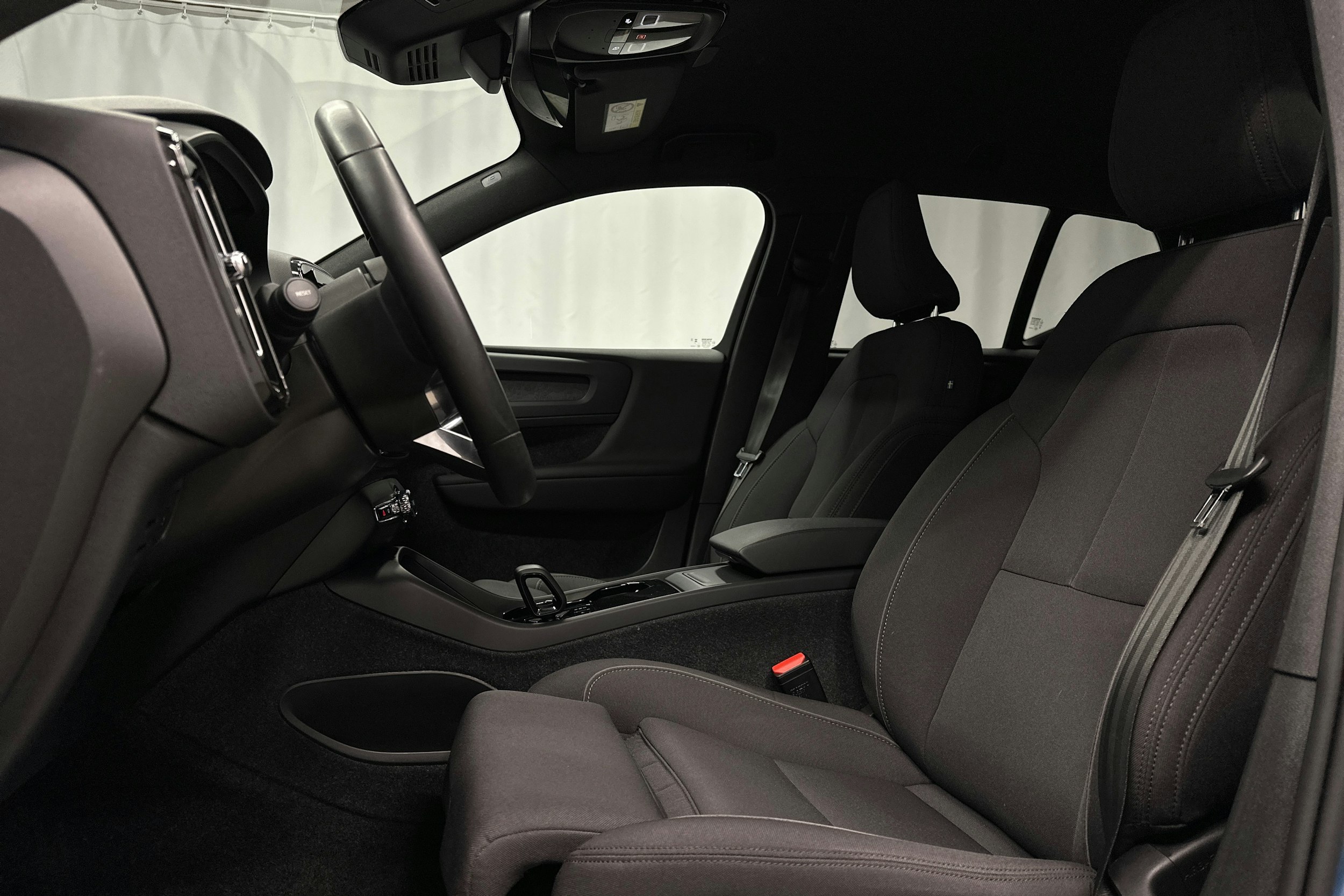 sininen Volvo XC40 2023 kuva 21.