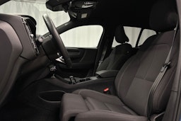 sininen Volvo XC40 2023 kuva 21.