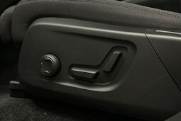 sininen Volvo XC40 2023 kuva 22.