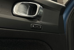 sininen Volvo XC40 2023 kuva 23.