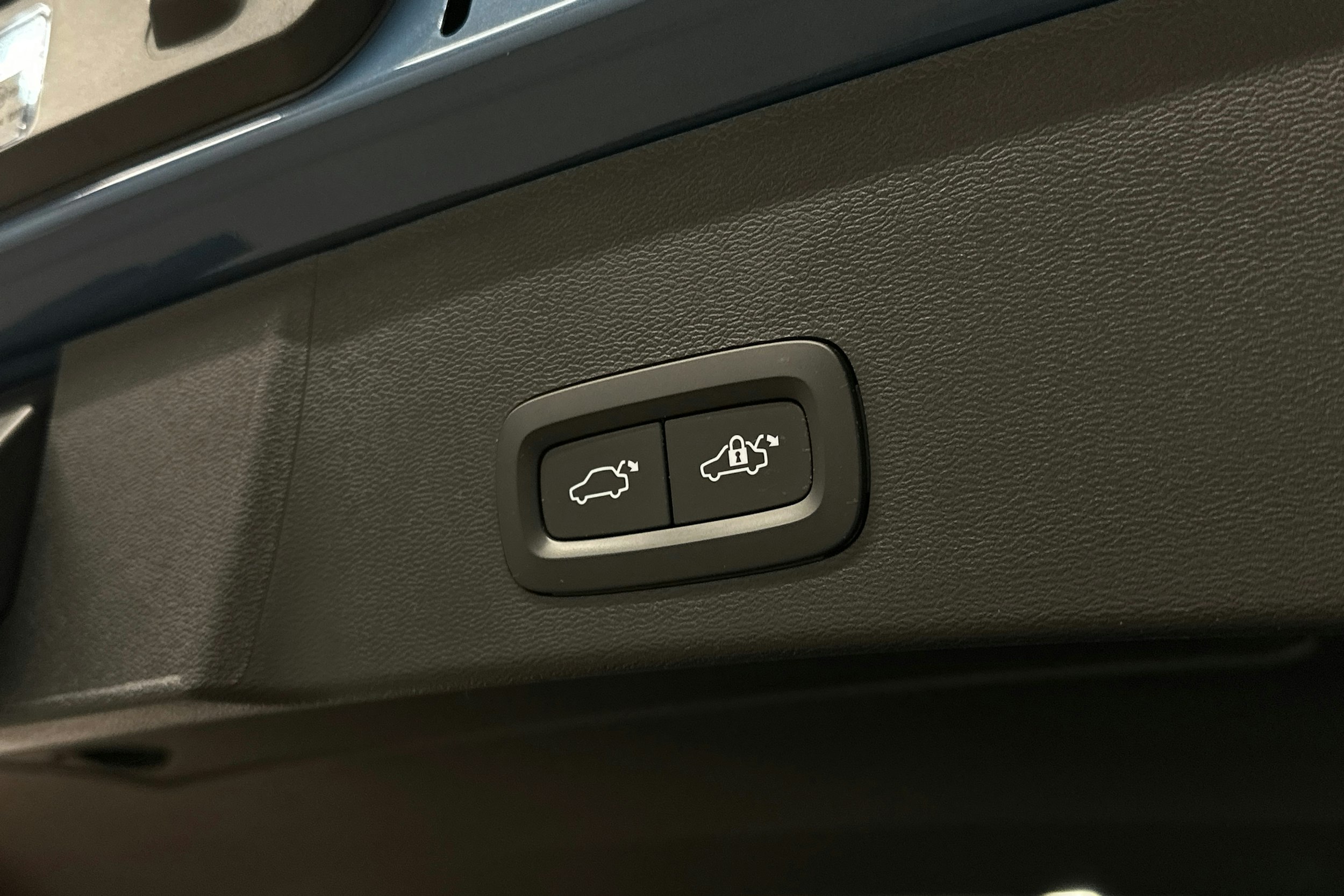 sininen Volvo XC40 2023 kuva 25.