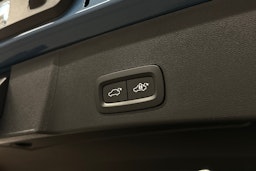 sininen Volvo XC40 2023 kuva 25.