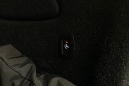 sininen Volvo XC40 2023 kuva 26.