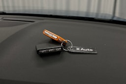 sininen Volvo XC40 2023 kuva 27.