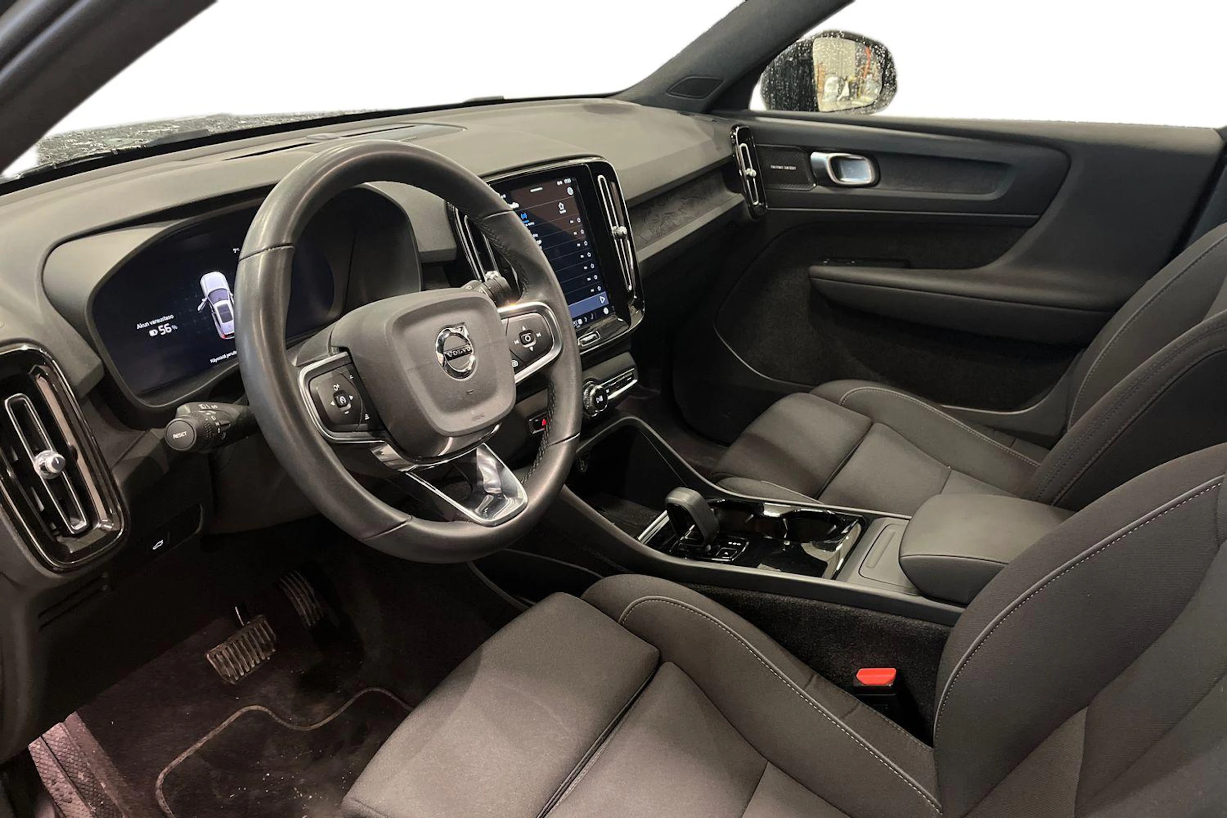 musta Volvo XC40 2023 kuva 3.
