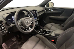 musta Volvo XC40 2023 kuva 3.