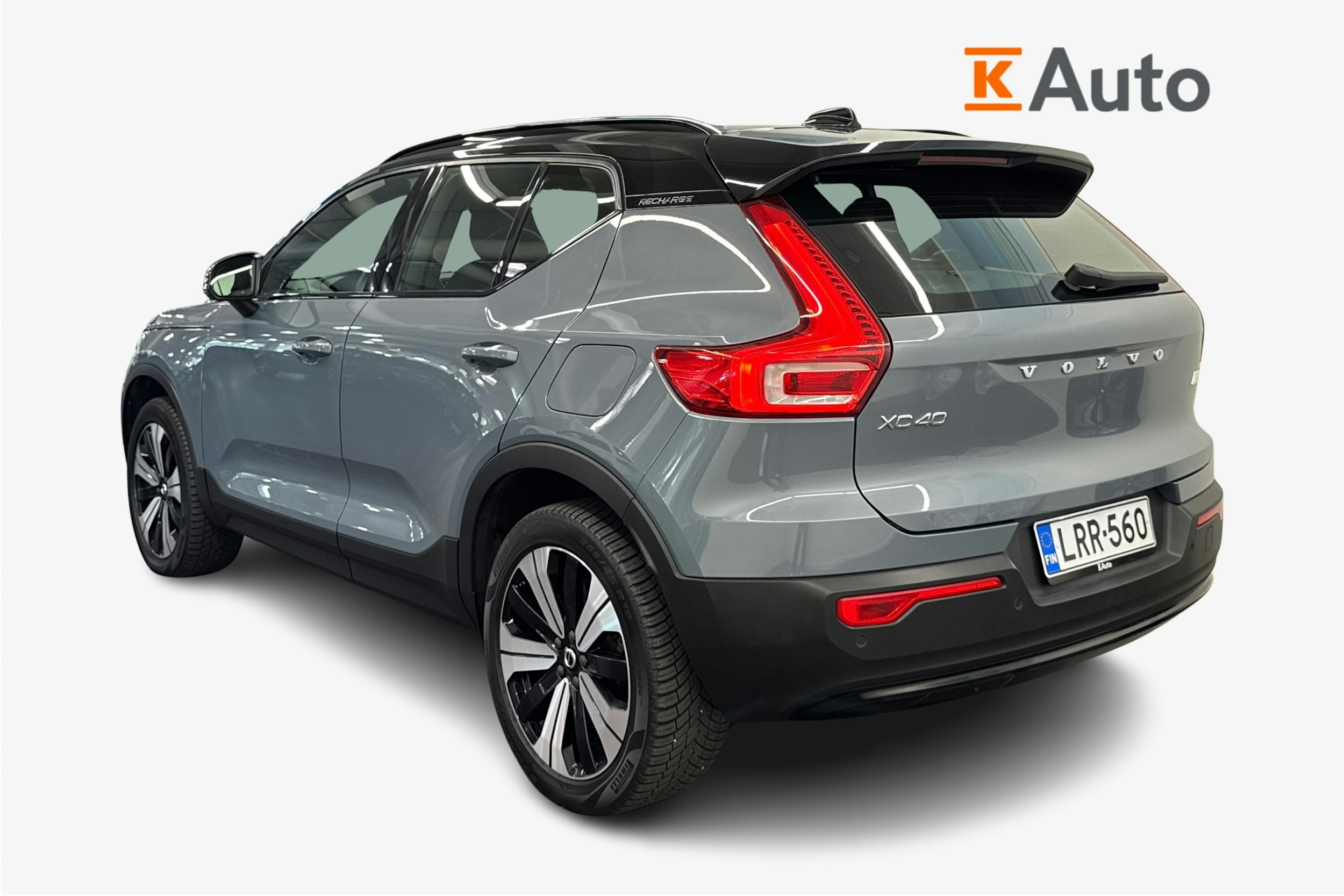 Harmaa Volvo XC40 2023 kuva 2.