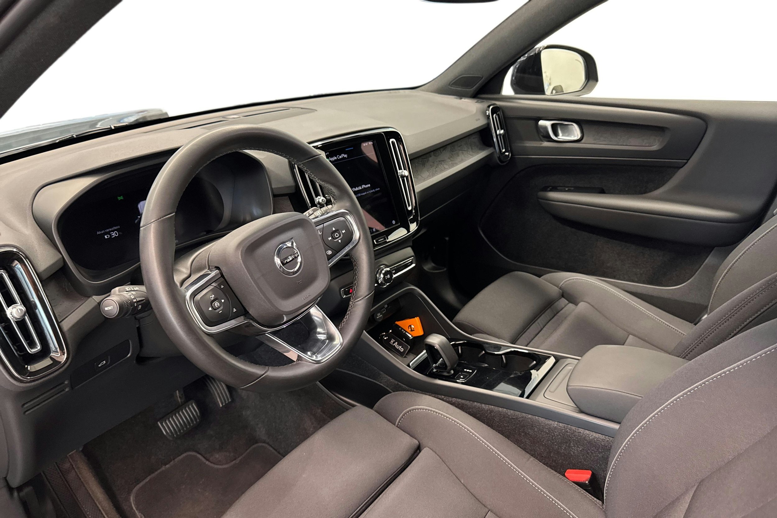 Harmaa Volvo XC40 2023 kuva 7.