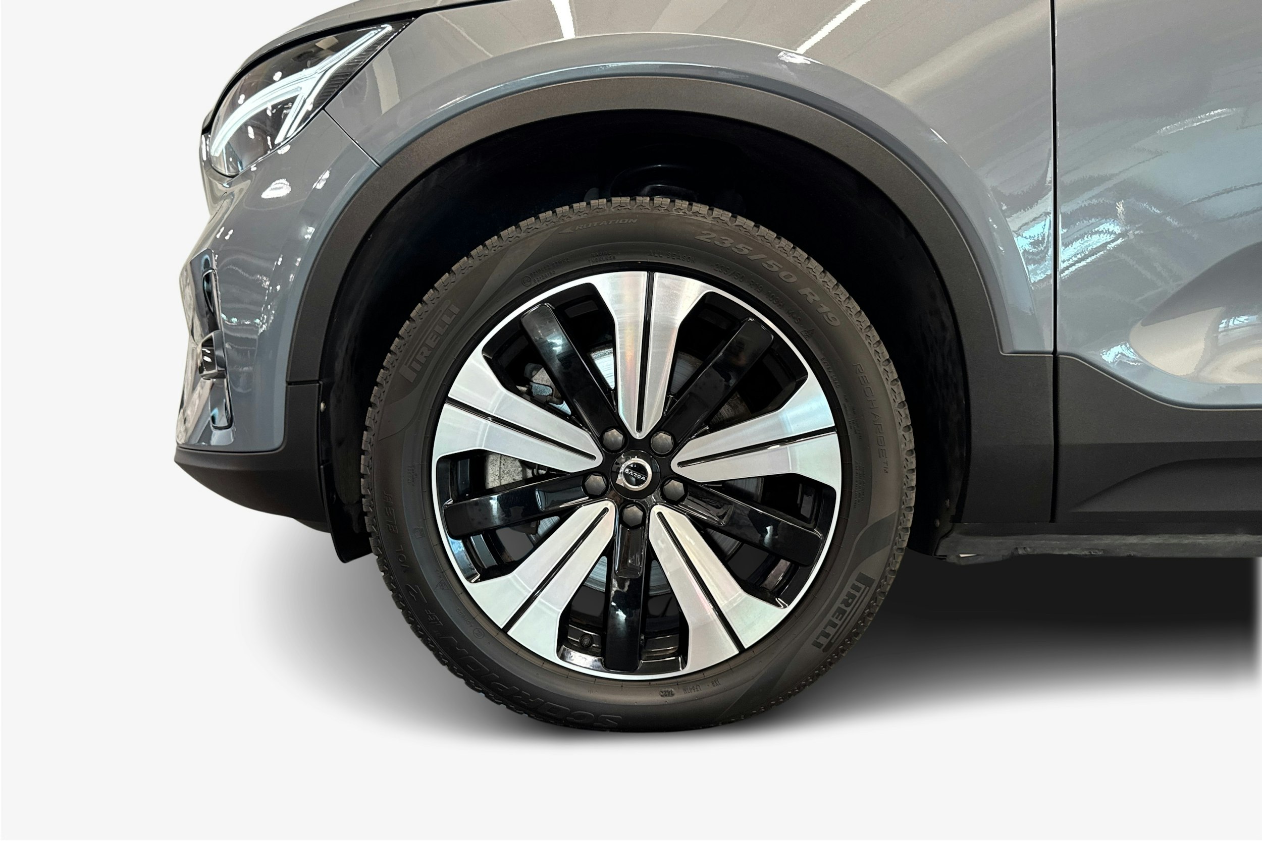 Harmaa Volvo XC40 2023 kuva 11.