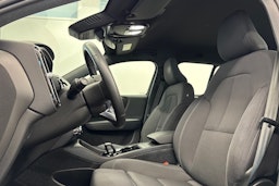 Harmaa Volvo XC40 2023 kuva 15.