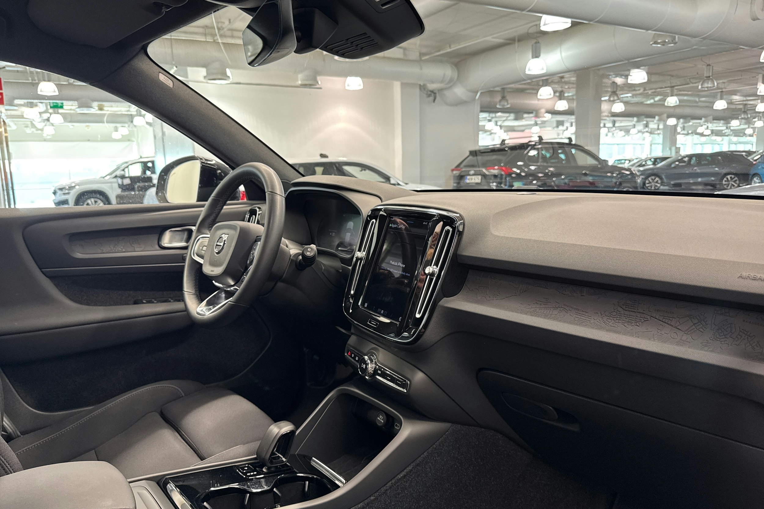 Harmaa Volvo XC40 2023 kuva 16.