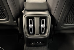 Harmaa Volvo XC40 2023 kuva 17.