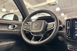Harmaa Volvo XC40 2023 kuva 18.