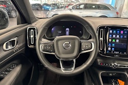 Harmaa Volvo XC40 2023 kuva 19.