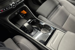 Harmaa Volvo XC40 2023 kuva 26.