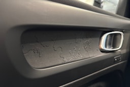 Harmaa Volvo XC40 2023 kuva 30.