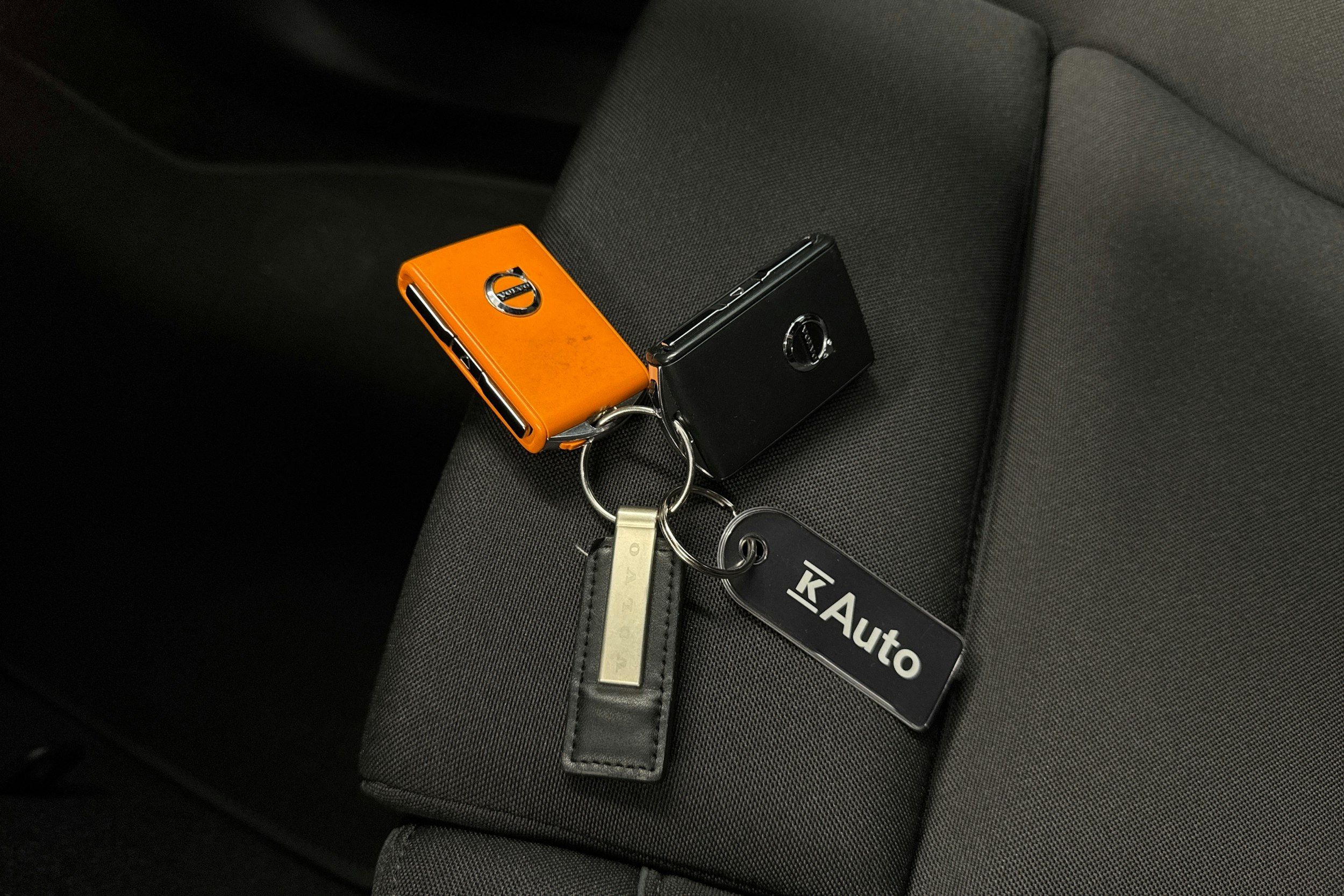 Harmaa Volvo XC40 2023 kuva 34.