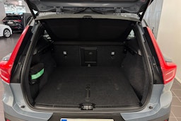 Harmaa Volvo XC40 2023 kuva 35.