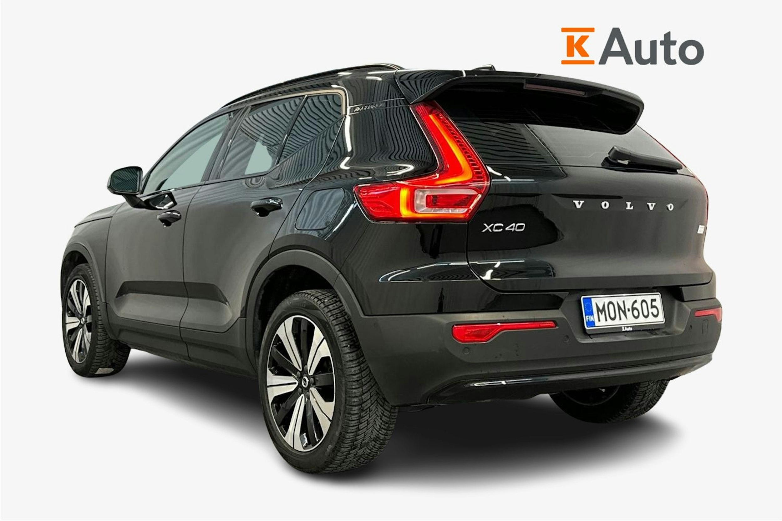 Musta Volvo XC40 2023 kuva 2.