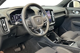 Musta Volvo XC40 2023 kuva 6.