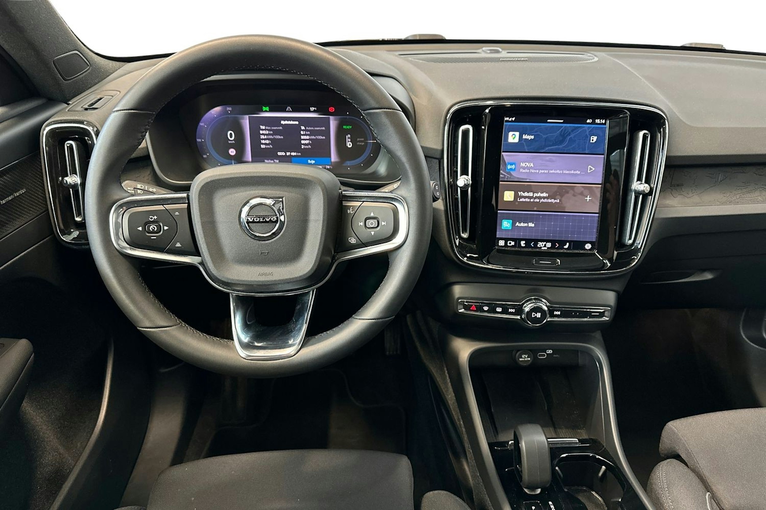 Musta Volvo XC40 2023 kuva 7.