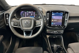 Musta Volvo XC40 2023 kuva 7.