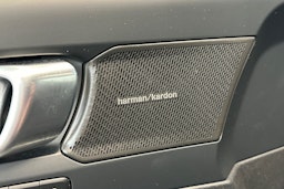 Musta Volvo XC40 2023 kuva 11.