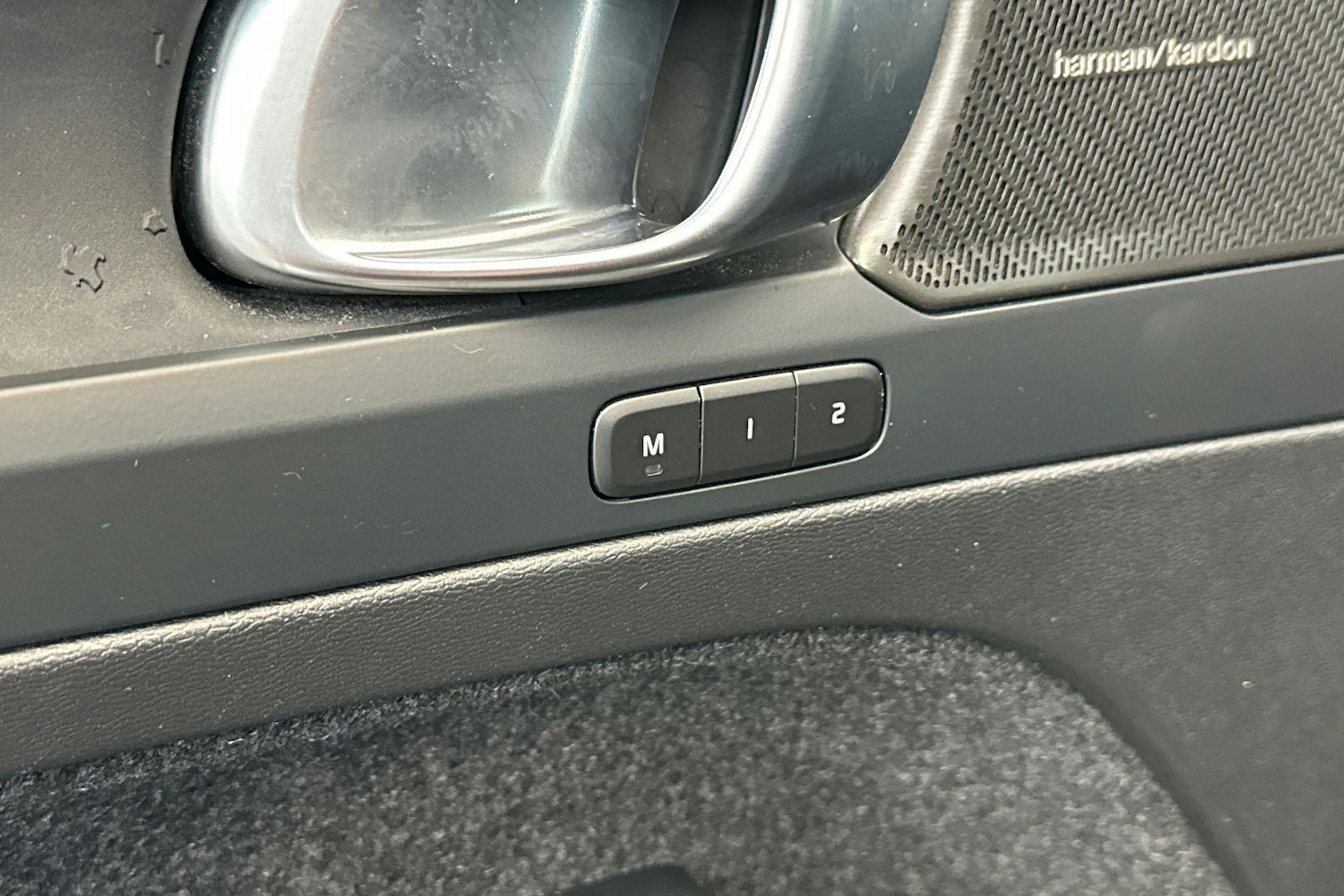 Musta Volvo XC40 2023 kuva 12.