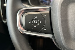 Musta Volvo XC40 2023 kuva 16.