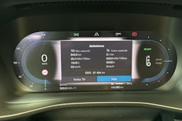 Musta Volvo XC40 2023 kuva 17.