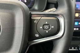 Musta Volvo XC40 2023 kuva 18.