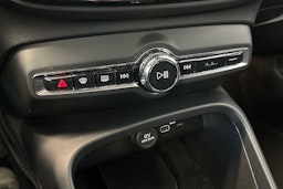 Musta Volvo XC40 2023 kuva 20.