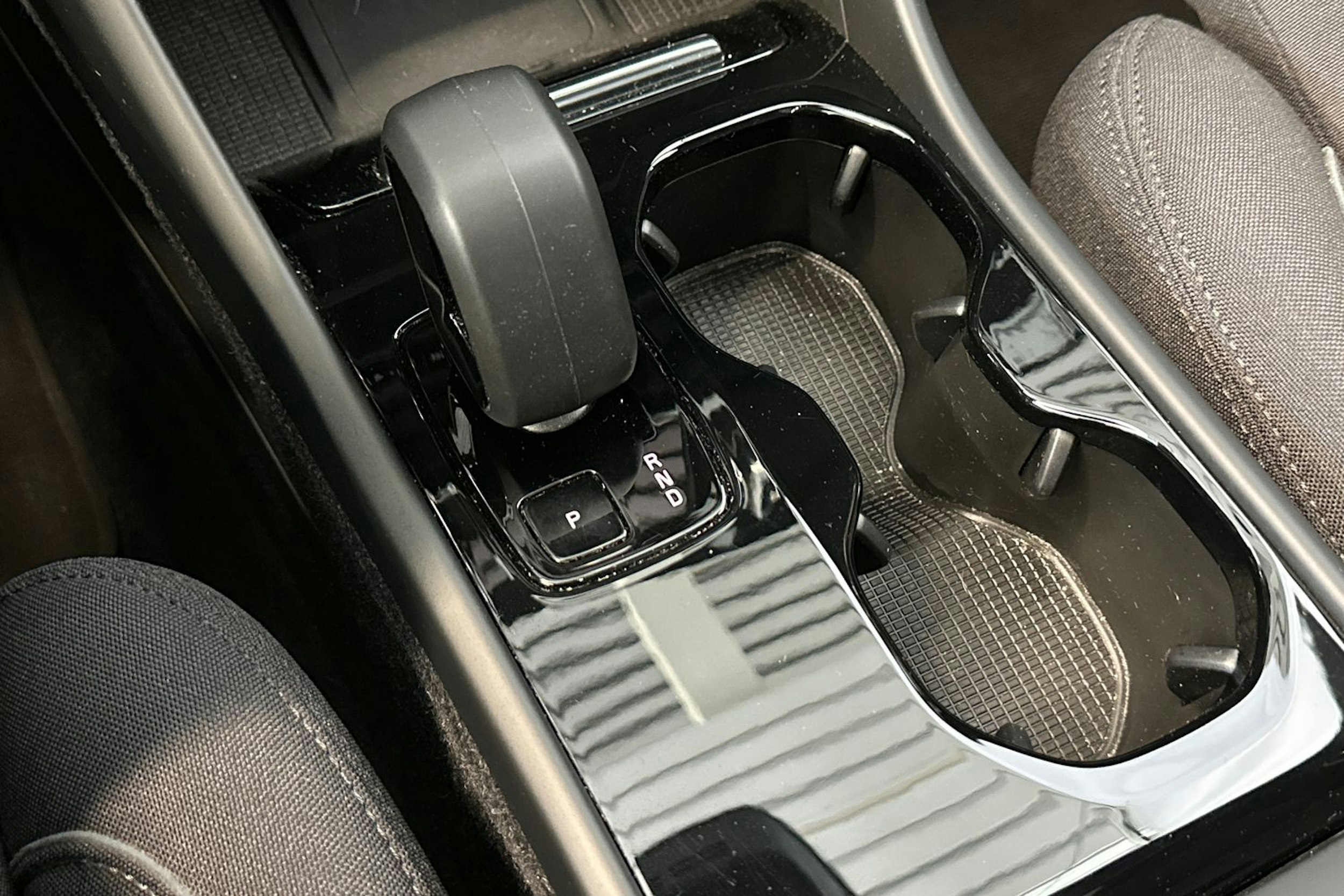 Musta Volvo XC40 2023 kuva 21.