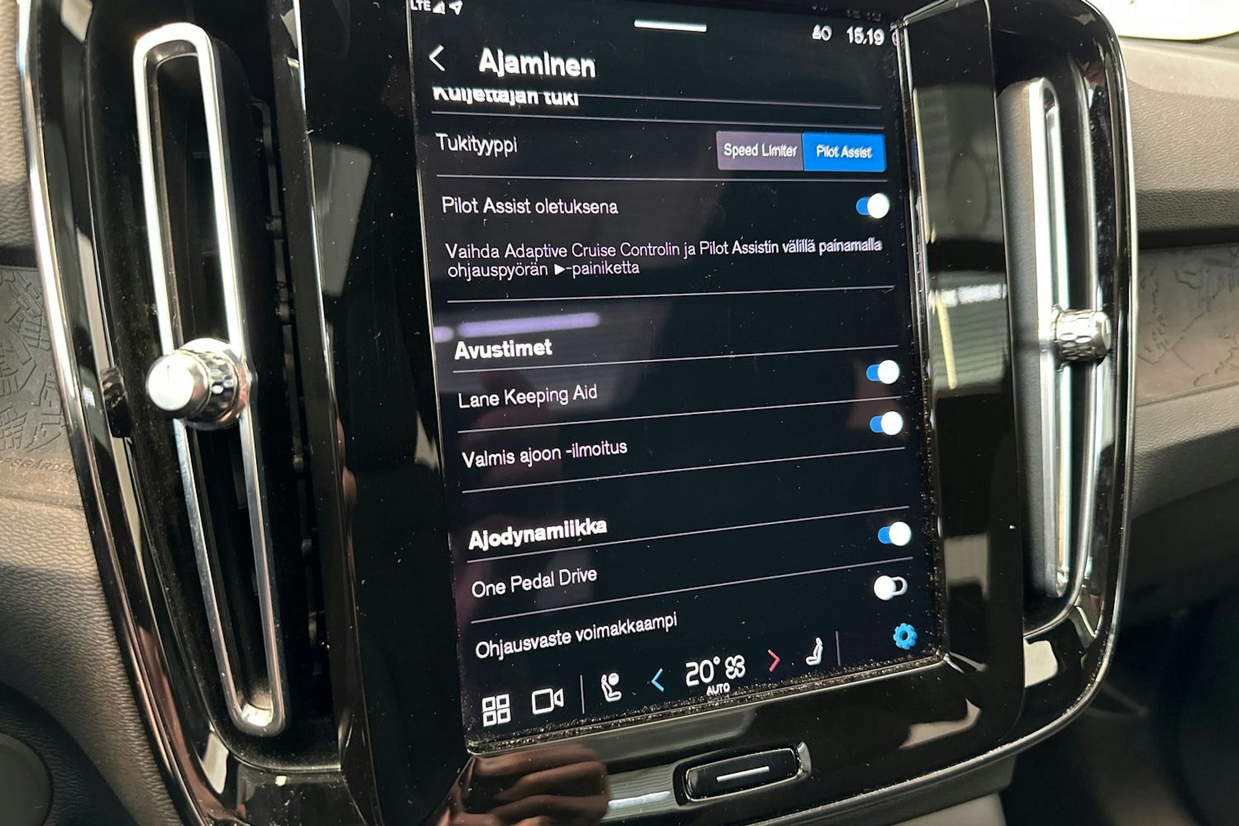 Musta Volvo XC40 2023 kuva 24.