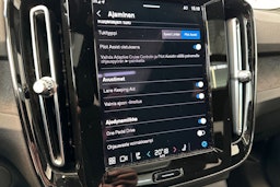 Musta Volvo XC40 2023 kuva 24.