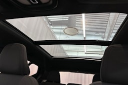 Musta Volvo XC40 2023 kuva 26.