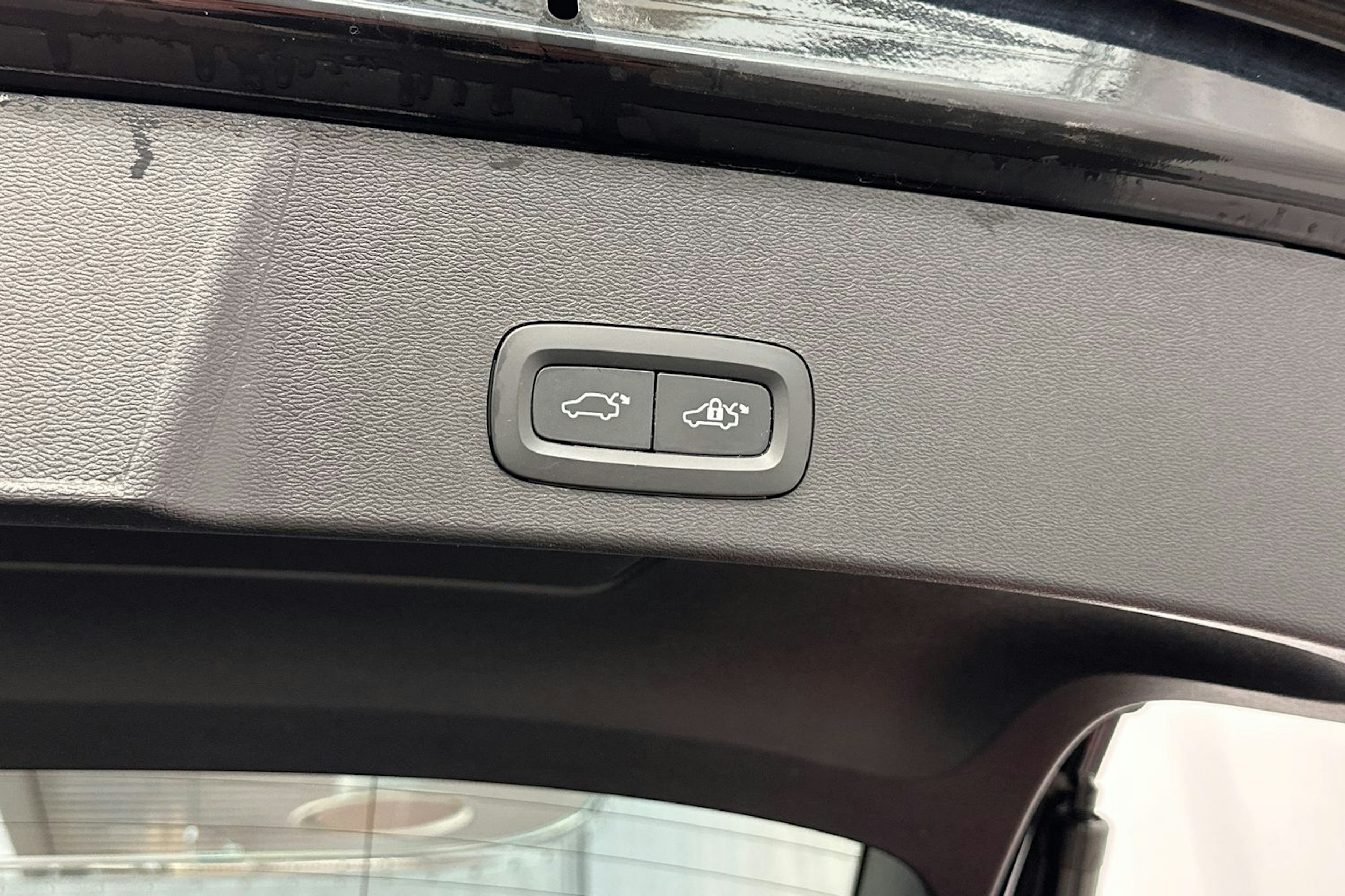 Musta Volvo XC40 2023 kuva 28.