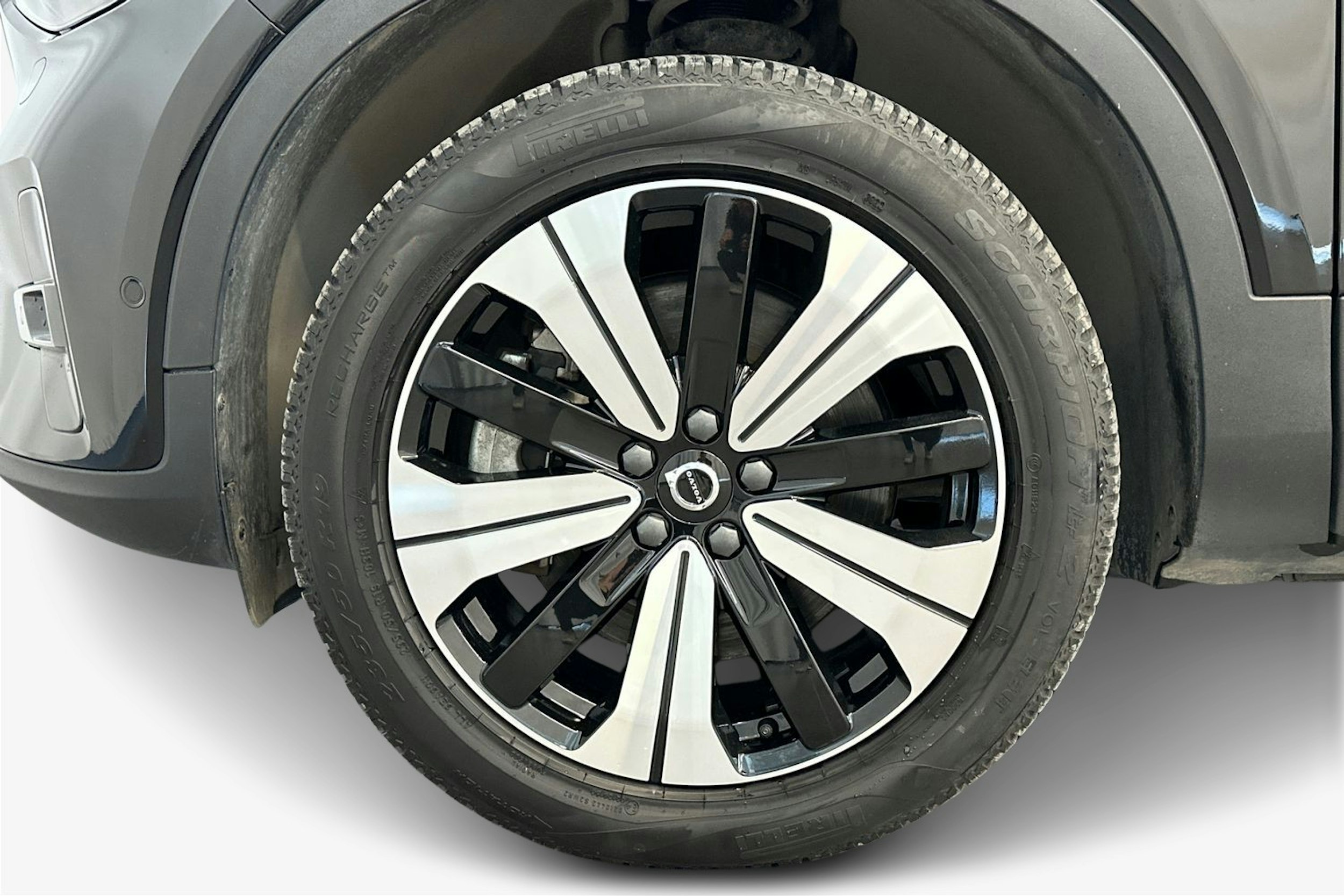 Musta Volvo XC40 2023 kuva 30.