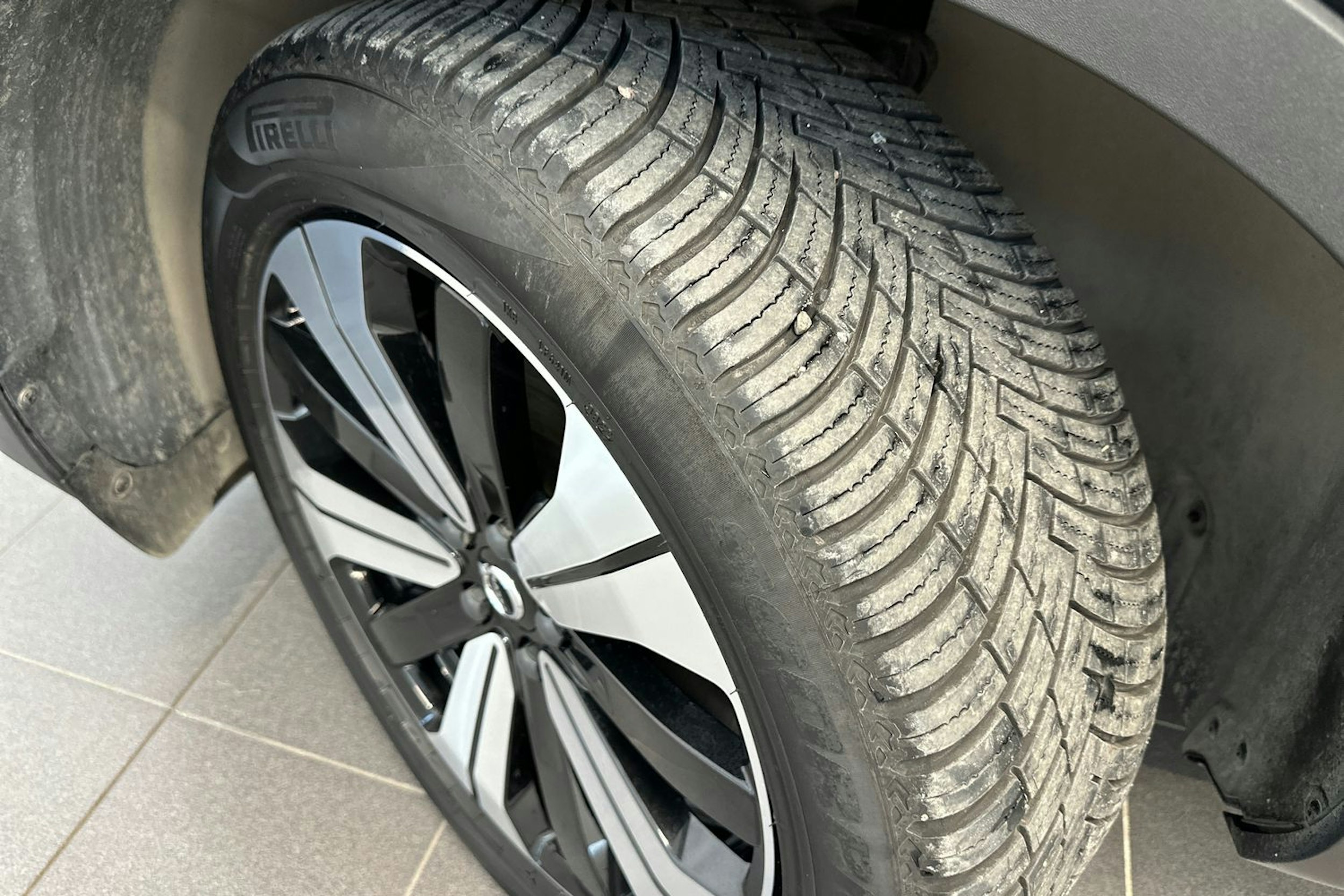 Musta Volvo XC40 2023 kuva 31.
