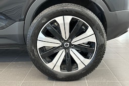 Musta Volvo XC40 2023 kuva 32.