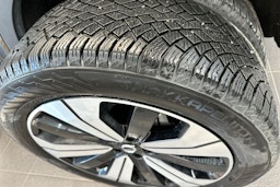 Musta Volvo XC40 2023 kuva 33.