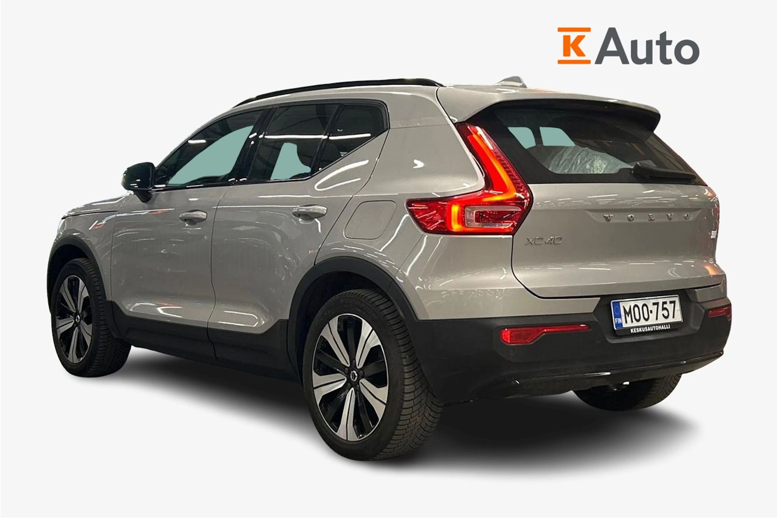 harmaa Volvo XC40 2023 kuva 2.