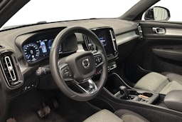 musta Volvo XC40 2023 kuva 7.