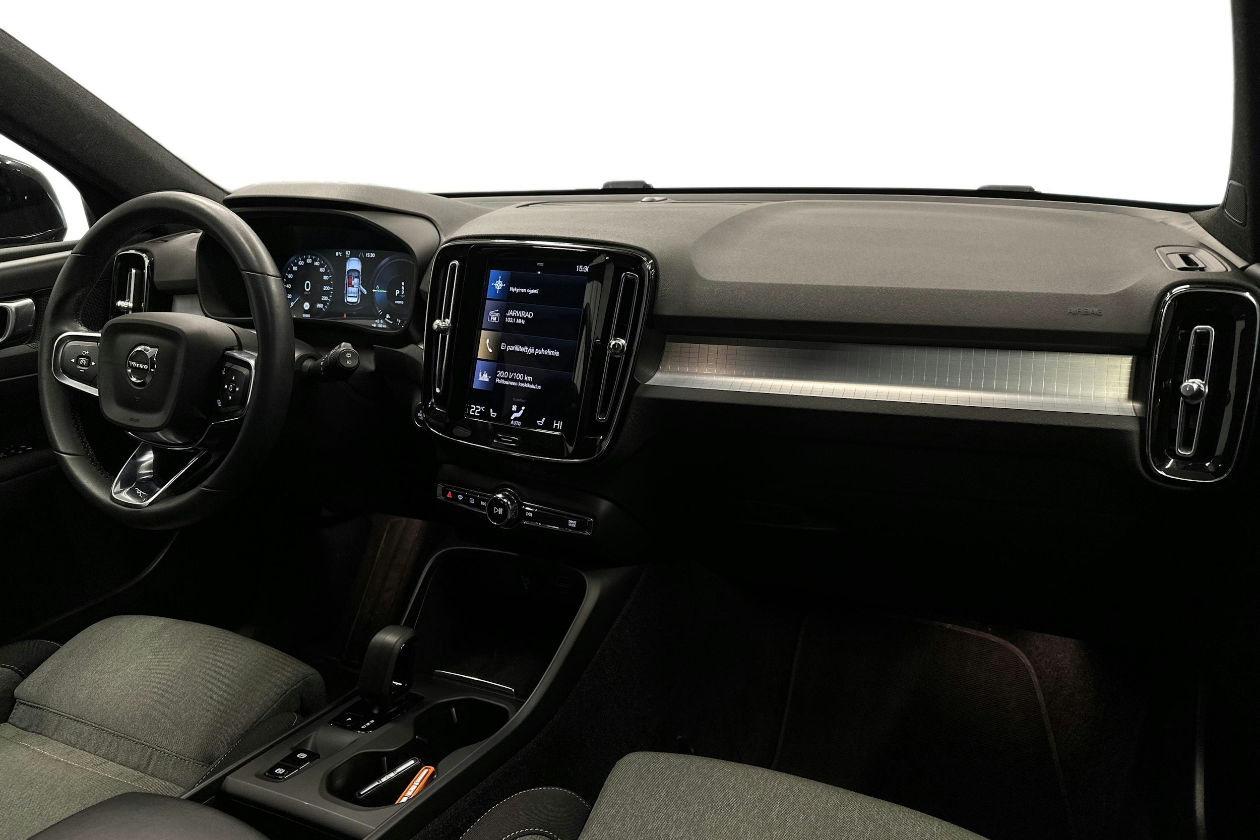 musta Volvo XC40 2023 kuva 9.