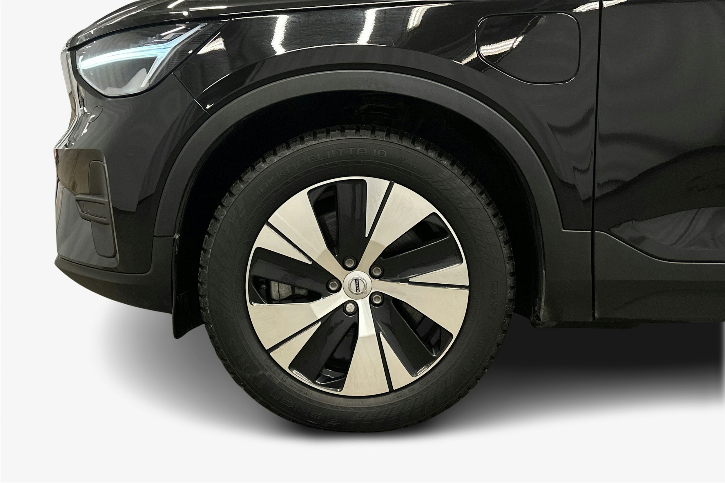 musta Volvo XC40 2023 kuva 11.